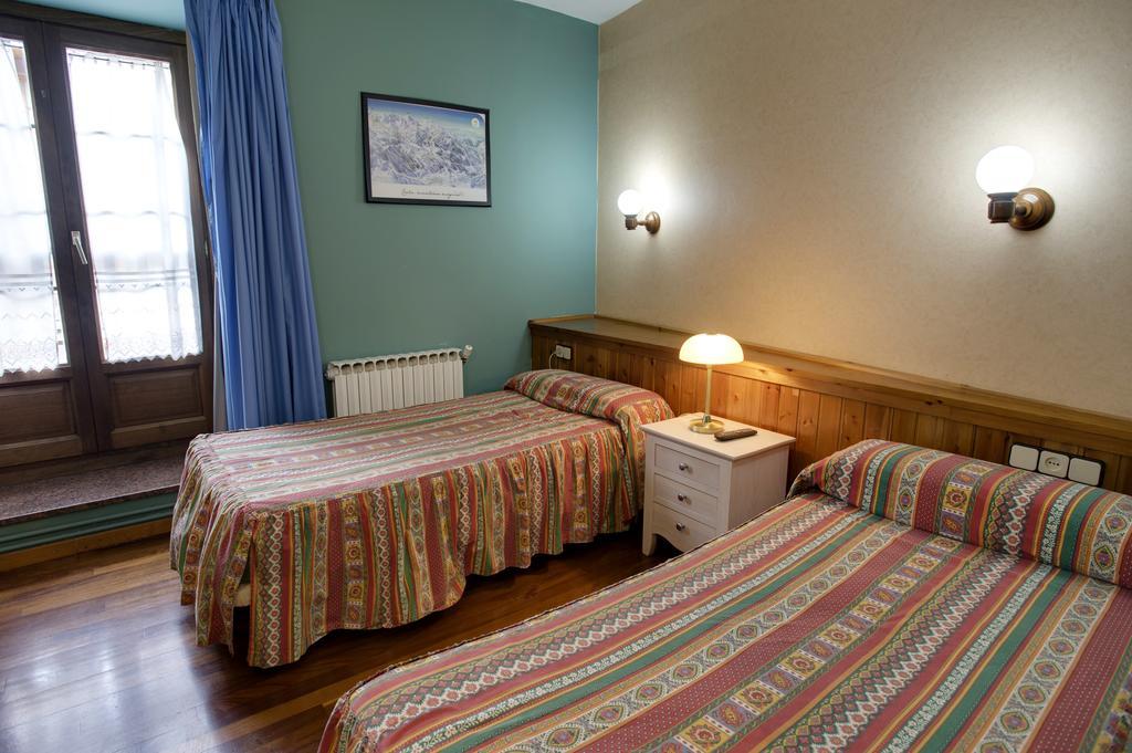 Hotel Avenida Benasque Room photo
